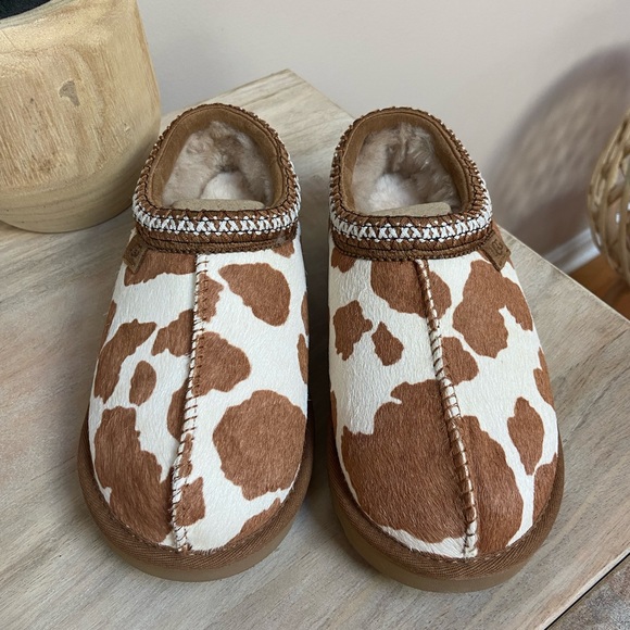 NIB UGG LIMITED EDITION COW PRINT TASMAN SLIPPER CLOGS Size 6 - Picture 3 of 8
